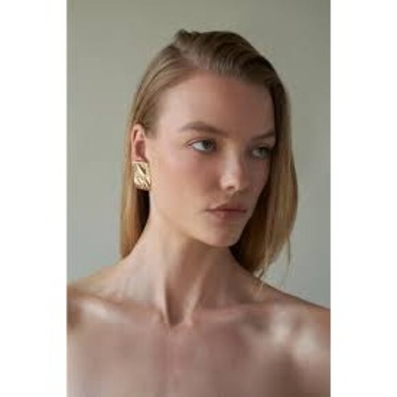 Lili Claspe Adva Clip On Earrings in Gold New Womens Jewelry - Picture 7 of 9